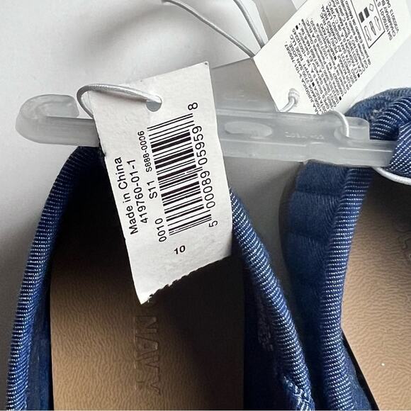 Old Navy Toddler Girl Cute and Stylish Comfortable Chambray Blue Ballet Flats - Picture 5 of 8